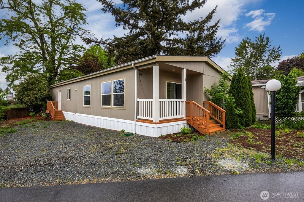 Photo of 1720 Maple Lane #1, Kent, WA 98030 (MLS # 2525710)