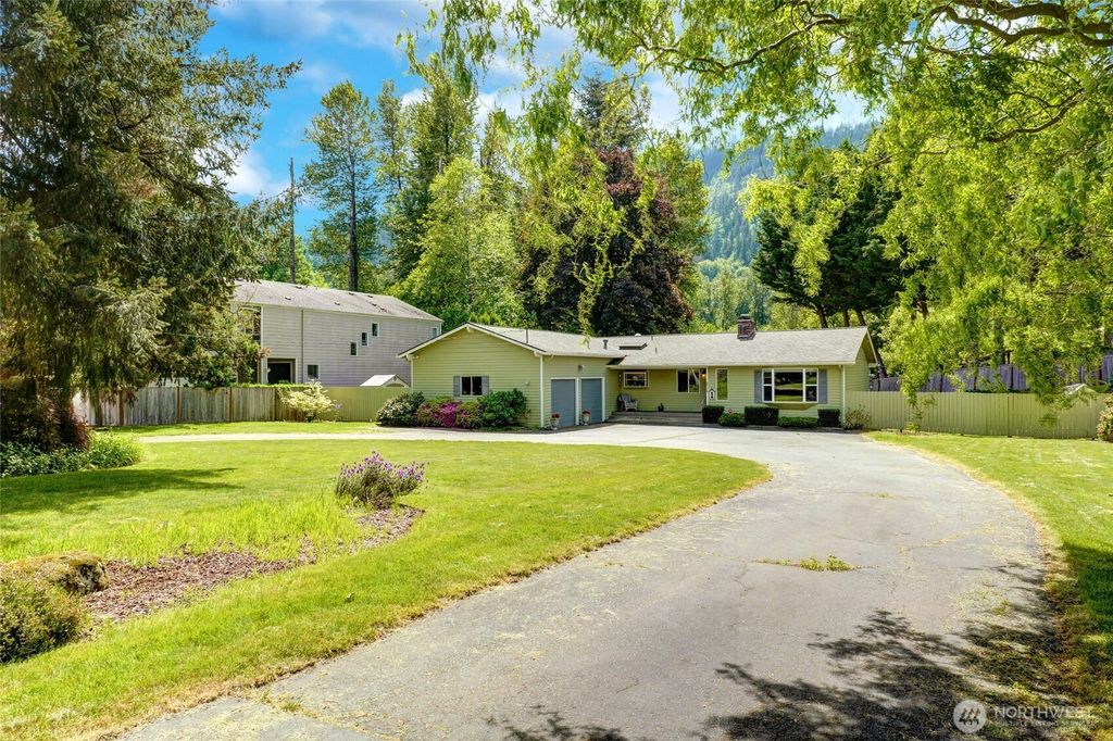 Photo of 975 Front Street S, Issaquah, WA 98027 (MLS # 2526236)