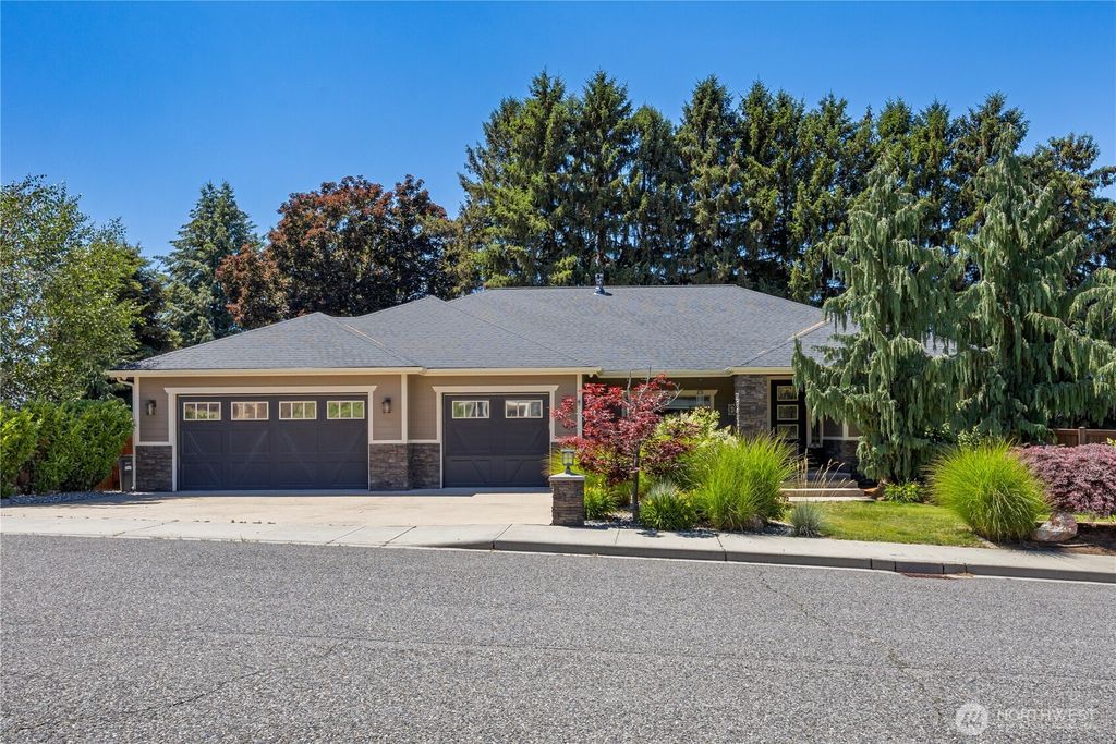 Photo of 3484 Ashwood Drive, East Wenatchee, WA 98802 (MLS # 2538793)