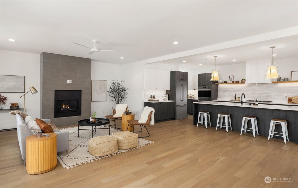 Photo of 10536 SE 10th Lane, Bellevue, WA 98004 (MLS # 2126912)