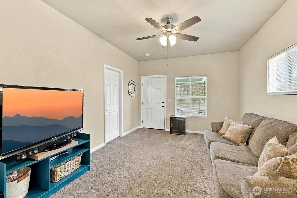 Photo of 303 G Street SE, Auburn, WA 98002 (MLS # 2590638)