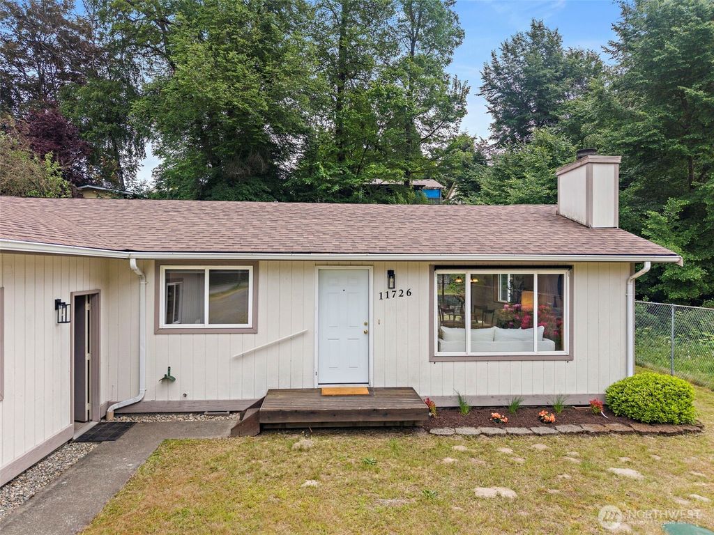 Photo of 11726 8th Avenue S, Burien, WA 98168 (MLS # 2517366)