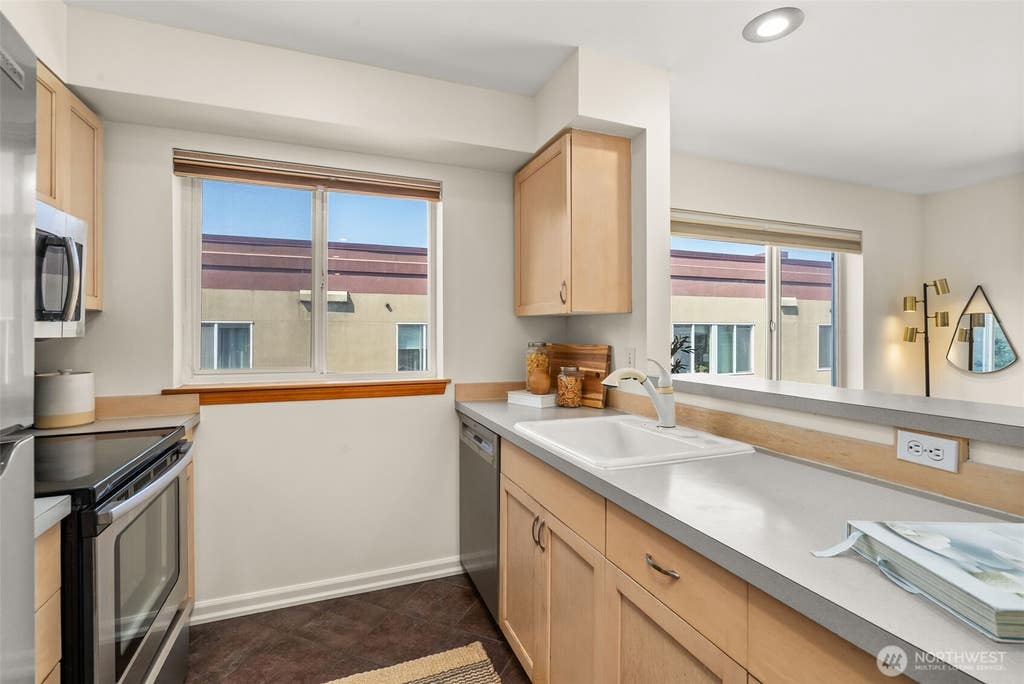 Photo of 712 E Denny Way #501, Seattle, WA 98122 (MLS # 2570895)