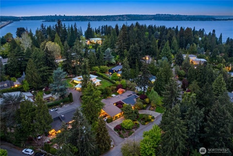 Photo of 3215 78th Place NE, Medina, WA 98039 (MLS # 2589179)