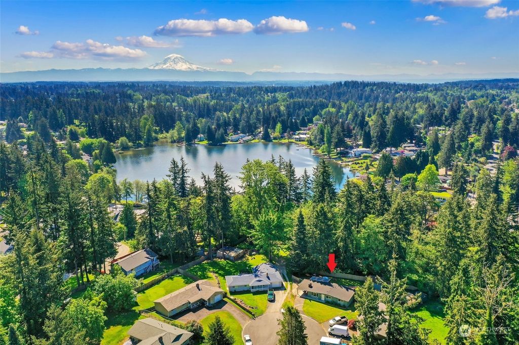 Photo of 31045 7th Avenue SW, Federal Way, WA 98023 (MLS # 2068743)