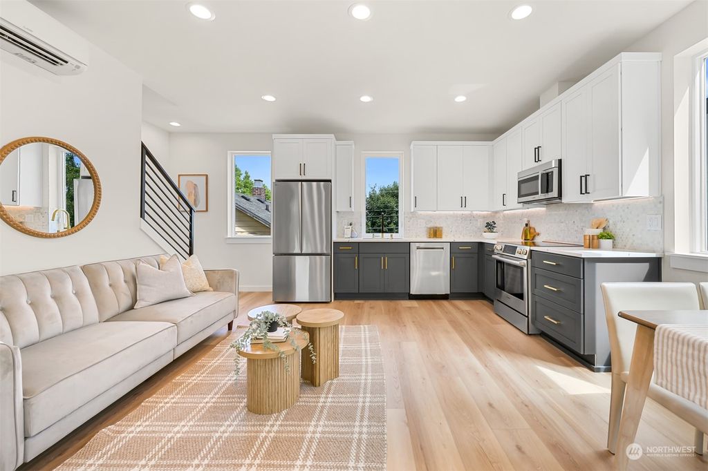 Photo of 1528 Martin Luther King Jr Way #B, Seattle, WA 98122 (MLS # 2274661)