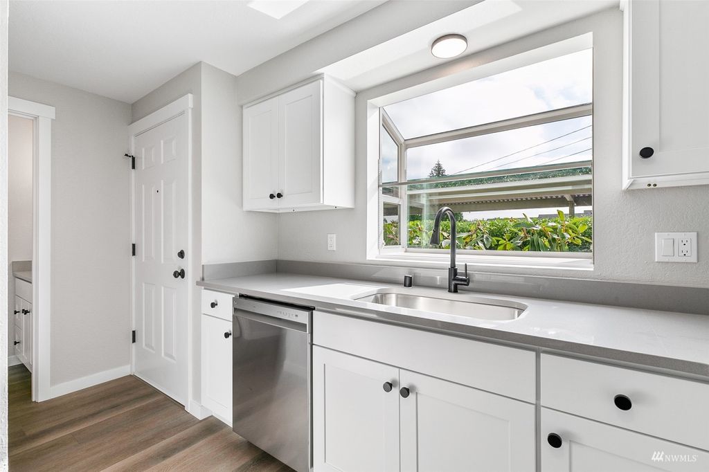 Photo of 702 5th Street #B203, Snohomish, WA 98290 (MLS # 1977310)