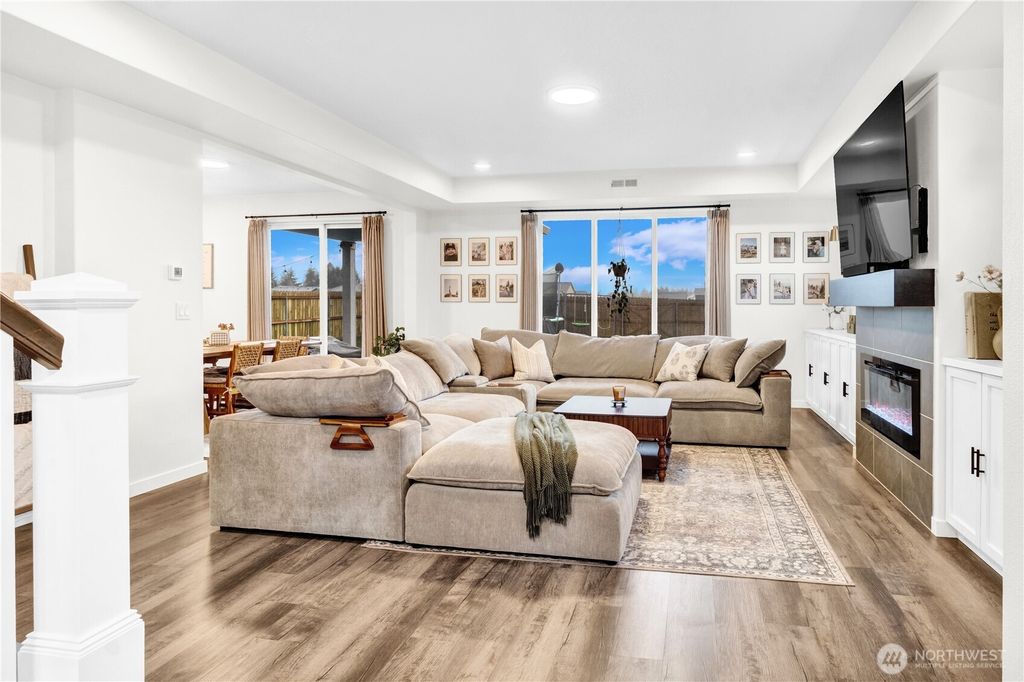 Photo of 605 Cardinal Ave Ave, Winlock, WA 98596 (MLS # 2495615)