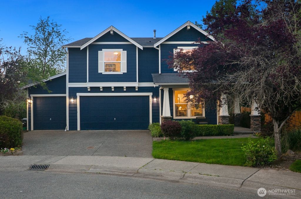 Photo of 252 245th Place NE, Sammamish, WA 98074 (MLS # 2523765)