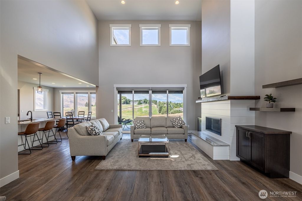 Photo of 15 Margaret Lane, Wenatchee, WA 98801 (MLS # 2493204)