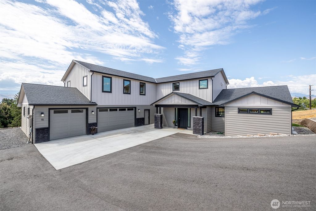 Photo of 15 Margaret Lane, Wenatchee, WA 98801 (MLS # 2493204)