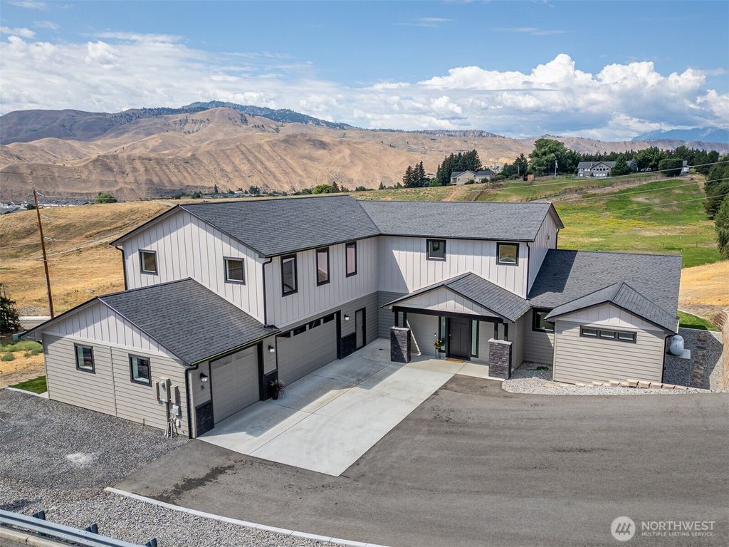 Photo of 15 Margaret Lane, Wenatchee, WA 98801 (MLS # 2493204)