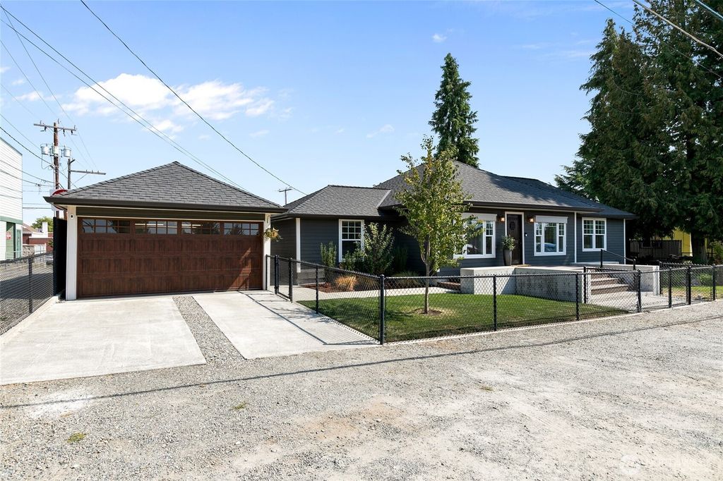 Photo of 15220 9th Avenue SW, Burien, WA 98166 (MLS # 2425183)