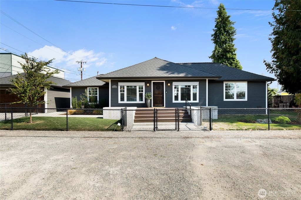 Photo of 15220 9th Avenue SW, Burien, WA 98166 (MLS # 2425183)