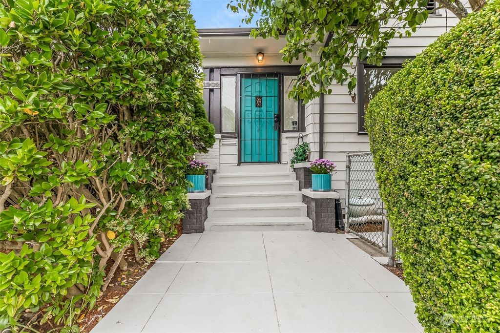 Photo of 1202 NE 70th Street, Seattle, WA 98115 (MLS # 2125195)