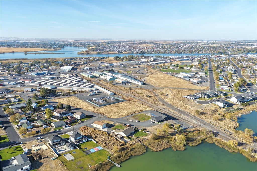 Photo of 0 S Pennivy Street, Moses Lake, WA 98837 (MLS # 2595450)