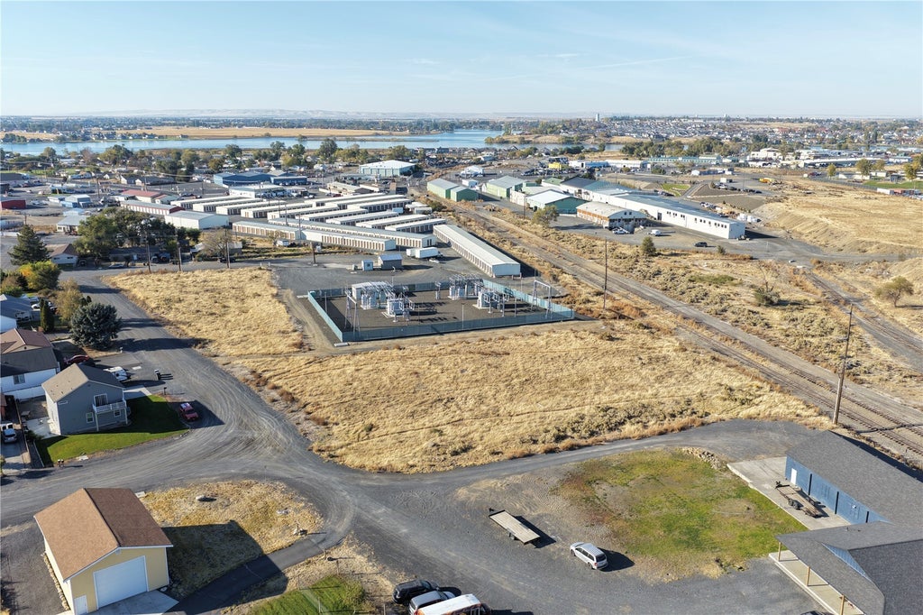 Photo of 0 S Pennivy Street, Moses Lake, WA 98837 (MLS # 2595450)
