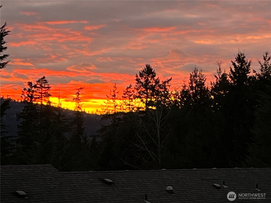 Photo of 22760 SE 43rd Court #2617, Issaquah, WA 98029 (MLS # 2544061)