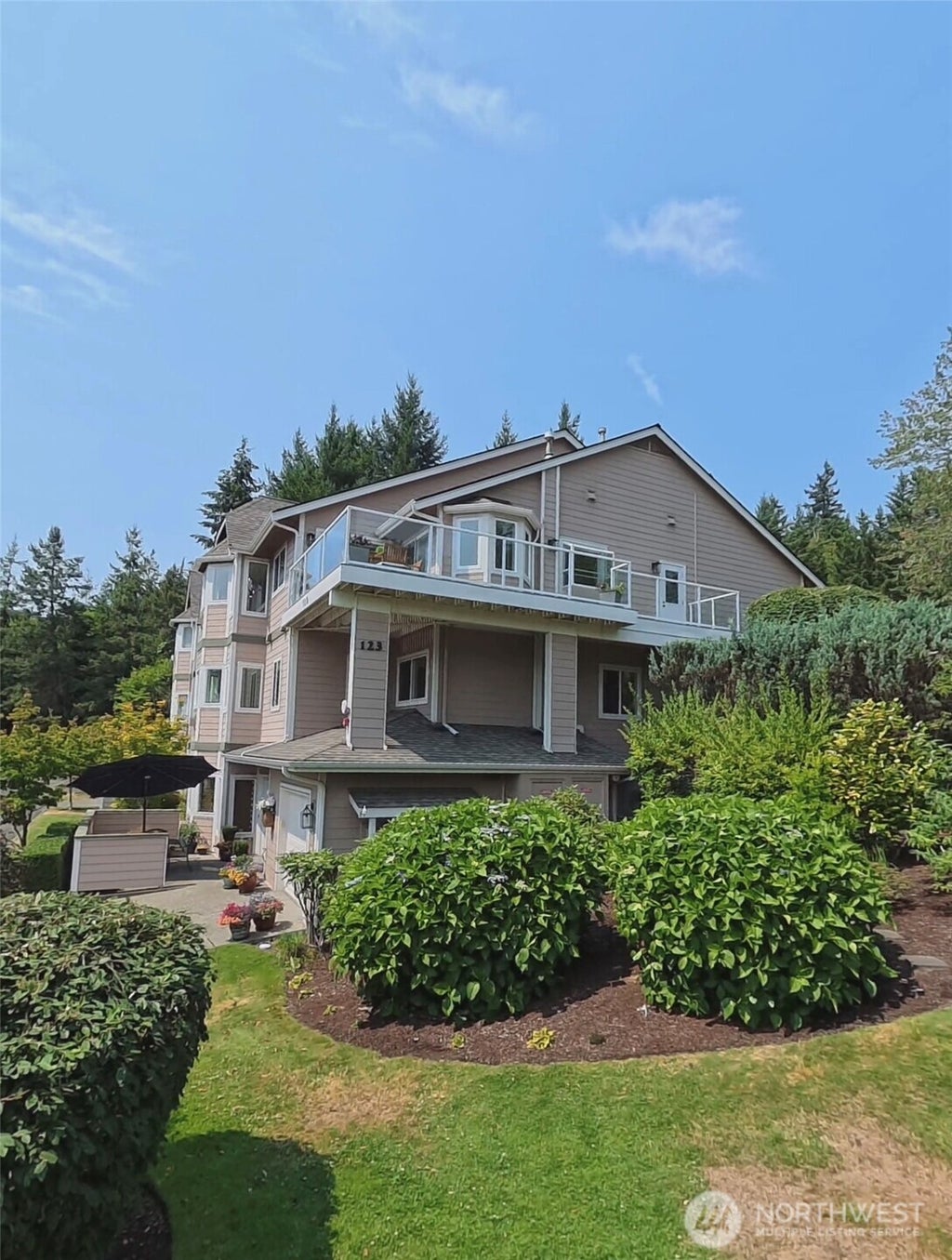 Photo of 22760 SE 43rd Court #2617, Issaquah, WA 98029 (MLS # 2544061)