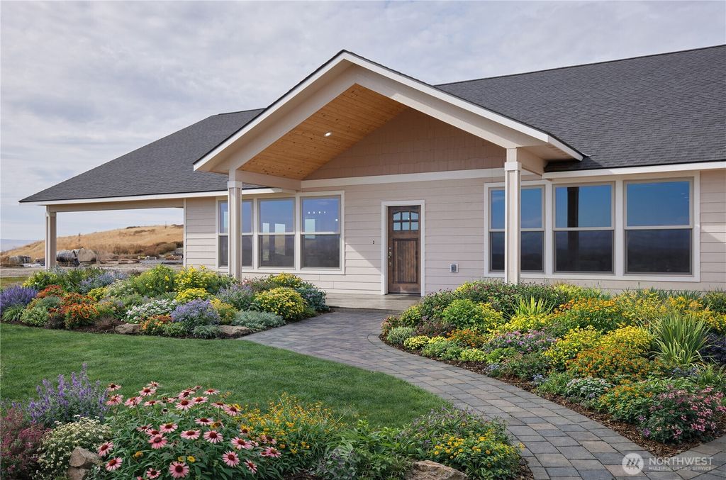 Photo of 268 Bending Brooke Lane, Walla Walla, WA 99362 (MLS # 2484634)