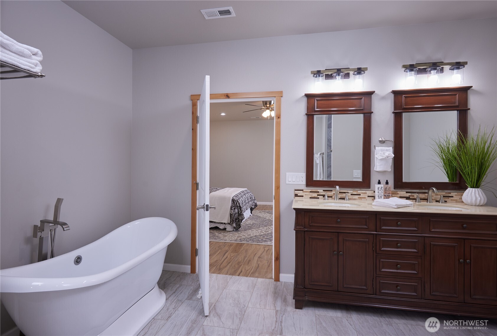 Walla Walla, Washington, 99362, United States, 5 Bedrooms Bedrooms, ,6 BathroomsBathrooms,Residential,Active,2021010