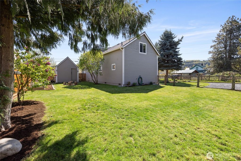 Photo of 214 Adams Avenue S, Eatonville, WA 98328 (MLS # 2514309)