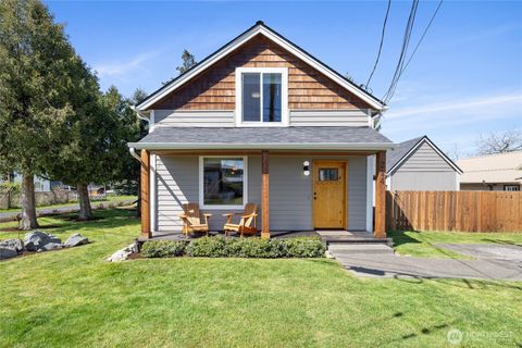 Photo of 214 Adams Avenue S, Eatonville, WA 98328 (MLS # 2514309)