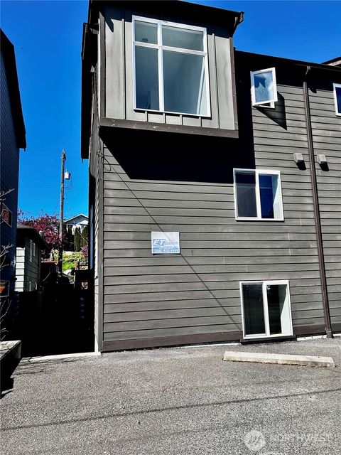 3392 14TH Avenue S C Seattle WA 98108