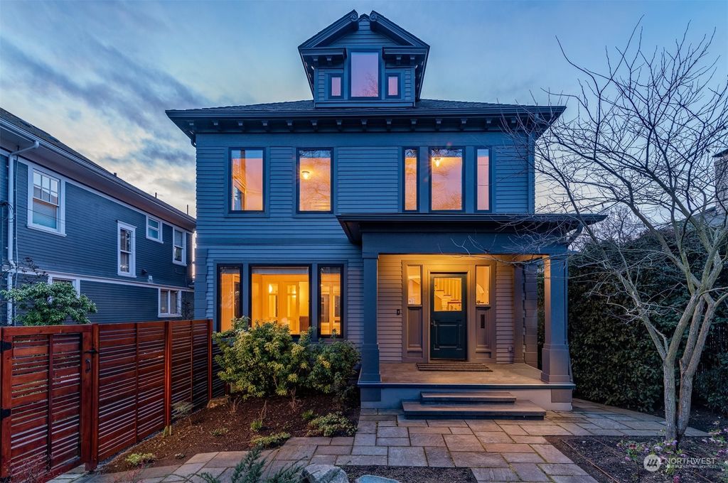 Photo of 829 16th Avenue, Seattle, WA 98122 (MLS # 2204574)