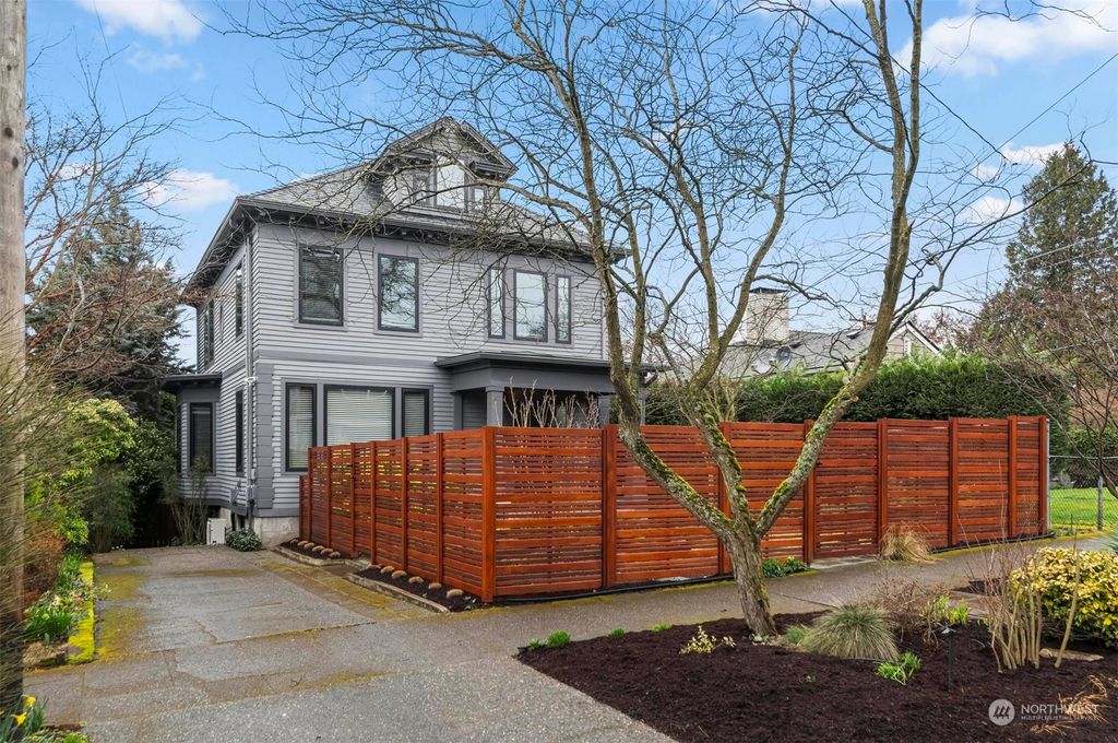 Photo of 829 16th Avenue, Seattle, WA 98122 (MLS # 2204574)