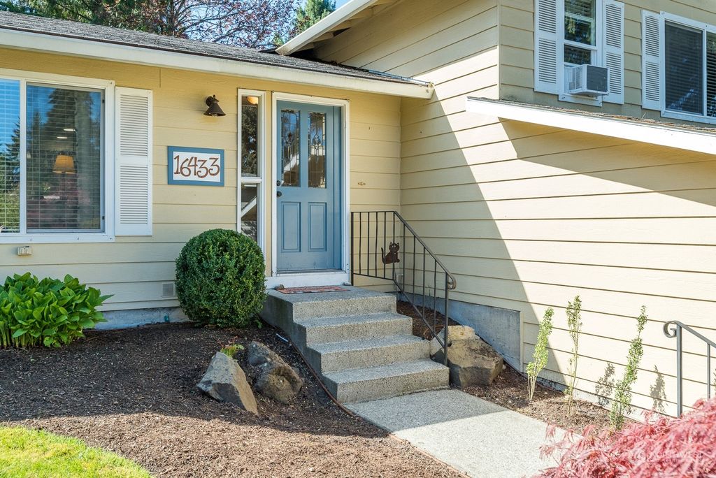 Photo of 16433 NE 106th Place, Redmond, WA 98052 (MLS # 2227331)