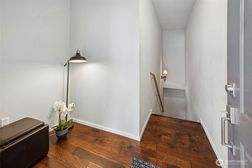 Photo of 5589 SE Lakemont Blvd Blvd SE #1702, Bellevue, WA 98006 (MLS # 2443337)