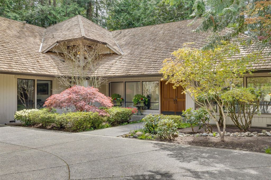 Photo of 21845 NE 30th Place, Sammamish, WA 98074 (MLS # 2459814)