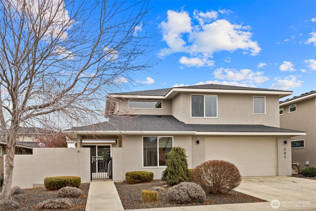 Photo of 301 E Country Side Avenue, Ellensburg, WA 98926 (MLS # 2471493)