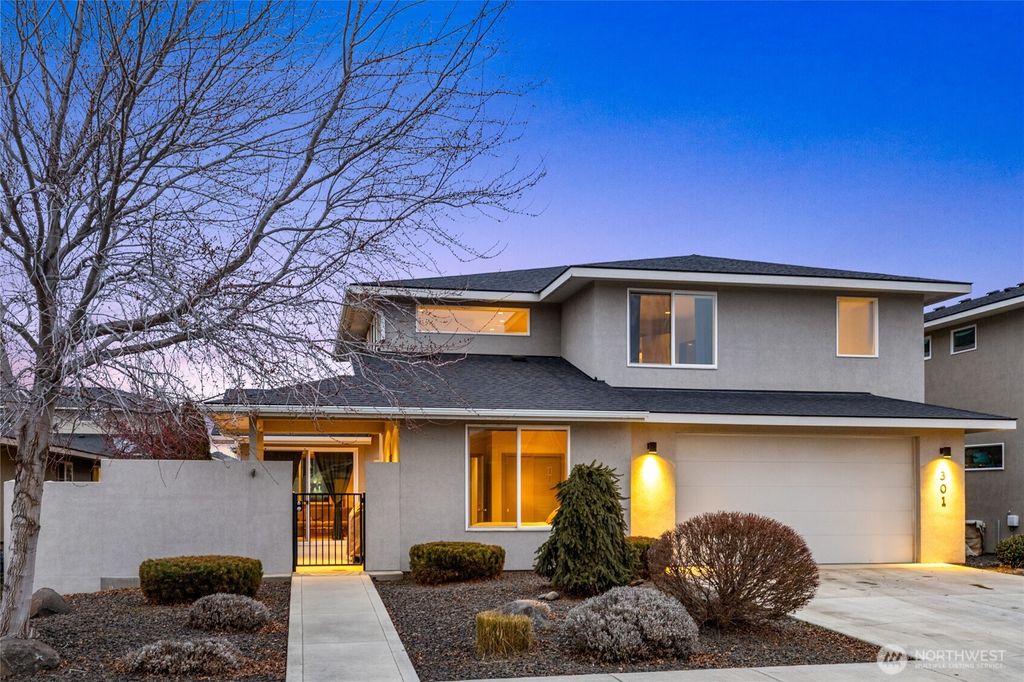Photo of 301 E Country Side Avenue, Ellensburg, WA 98926 (MLS # 2471493)