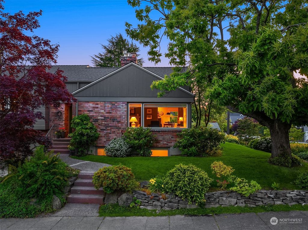 Photo of 7555 1st Avenue NE, Seattle, WA 98115 (MLS # 2255872)