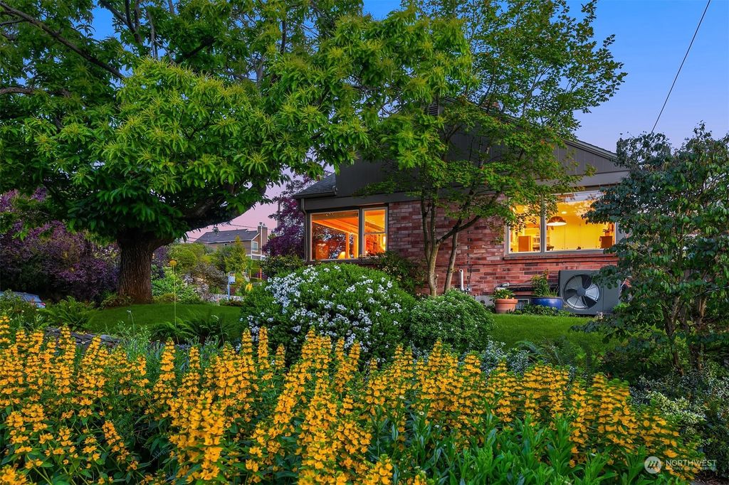 Photo of 7555 1st Avenue NE, Seattle, WA 98115 (MLS # 2255872)