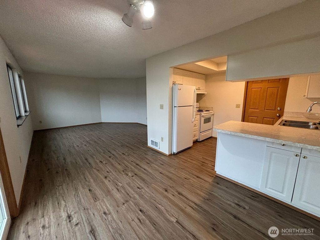 Photo of 15719 63rd St Court E, Sumner, WA 98390 (MLS # 2500858)