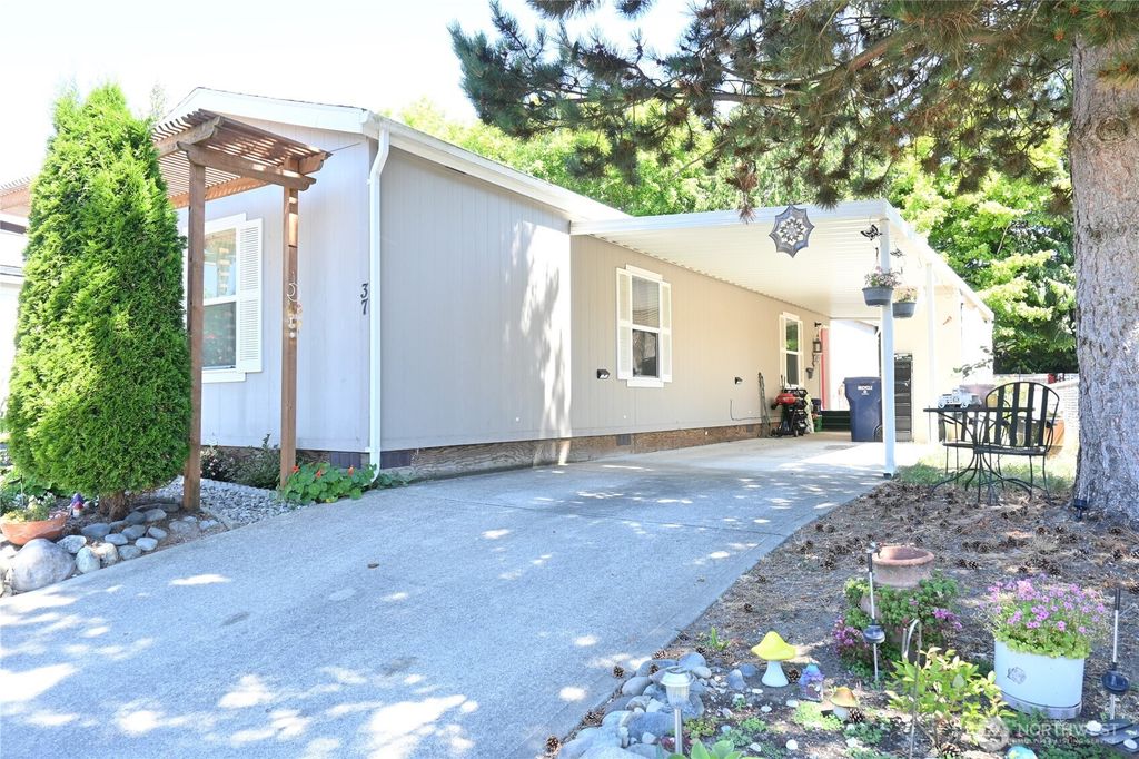 Photo of 29401 Military Road S #37, Federal Way, WA 98003 (MLS # 2414584)