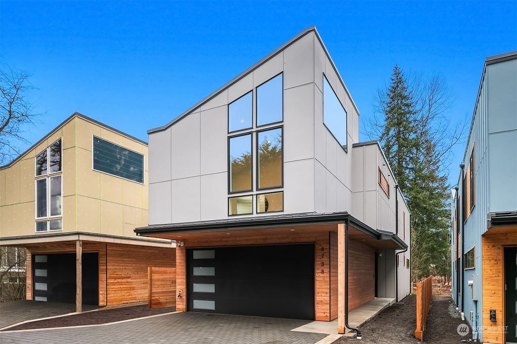 Photo of 8738 124th Avenue NE, Kirkland, WA 98033 (MLS # 2200330)