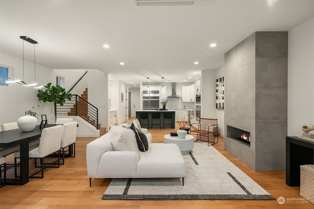 Photo of 8738 124th Avenue NE, Kirkland, WA 98033 (MLS # 2200330)