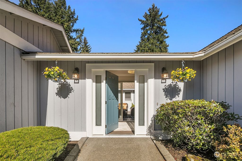 Photo of 7810 85th Place SE, Mercer Island, WA 98040 (MLS # 2056559)