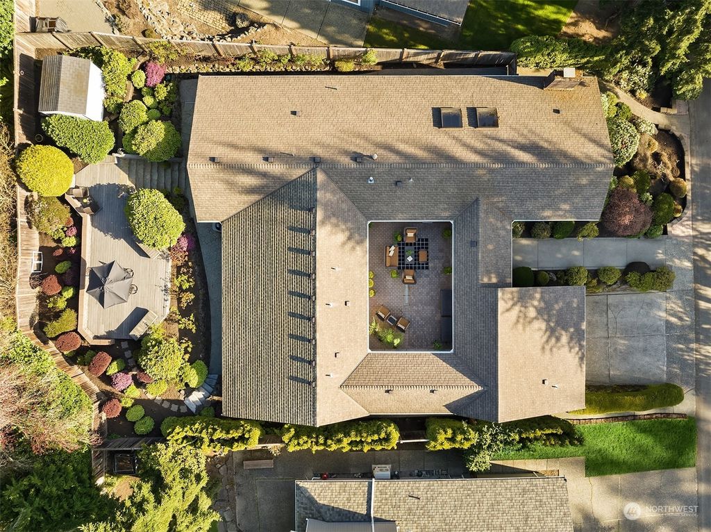 Photo of 7810 85th Place SE, Mercer Island, WA 98040 (MLS # 2056559)