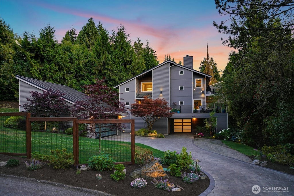 Photo of 6065 NE 135th Street, Kirkland, WA 98034 (MLS # 2573514)