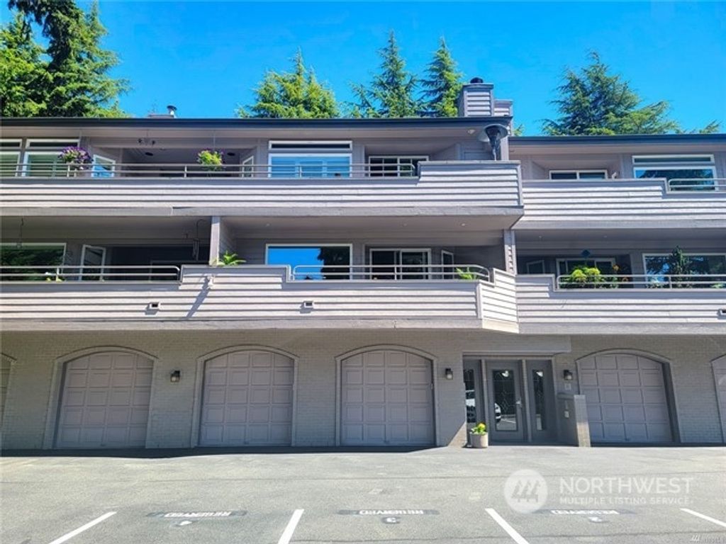 Photo of 11234 NE 68th Street #3, Kirkland, WA 98033 (MLS # 2042647)
