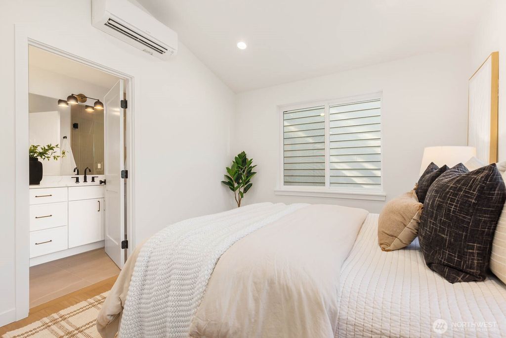 listing image 9369330340386112498