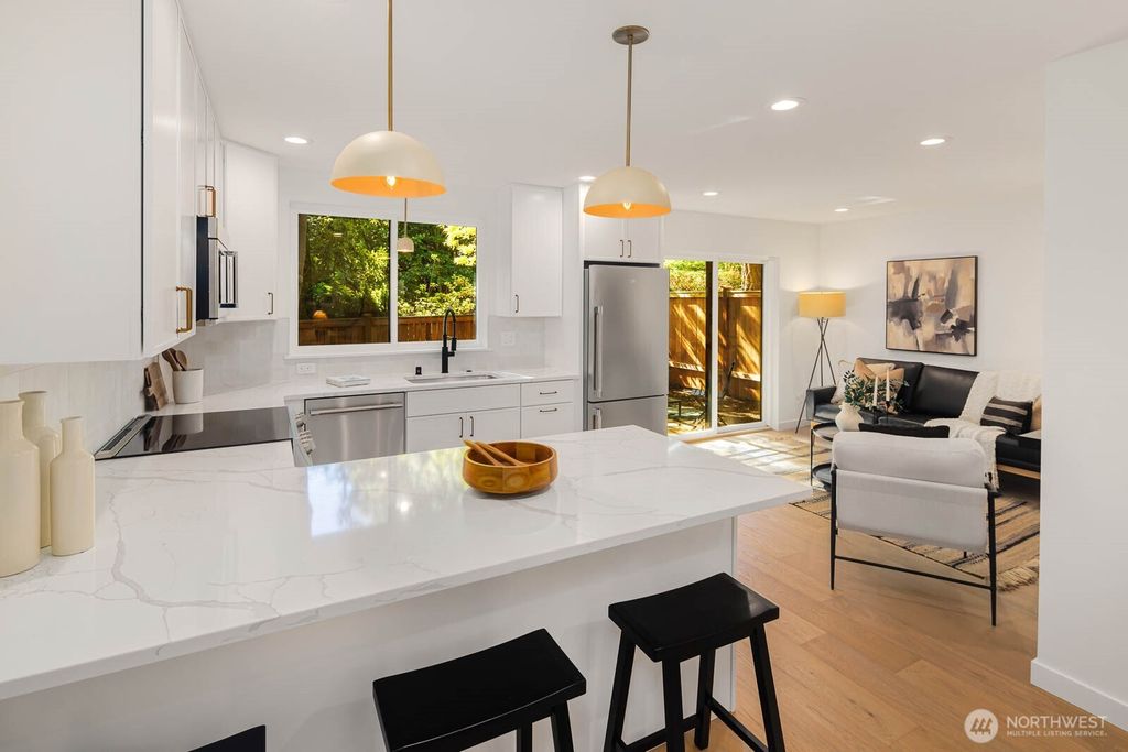 listing image 9369449152940035495