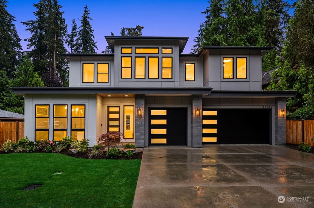 Photo of 10419 SE 20th St St, Bellevue, WA 98004 (MLS # 2310837)