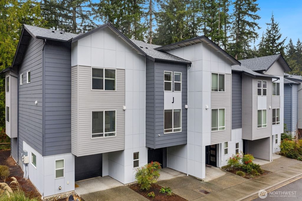 Photo of 13117 3rd Avenue SE #J2, Everett, WA 98208 (MLS # 2502687)