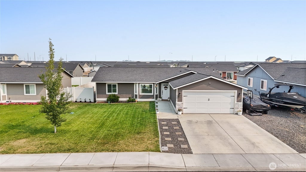 Photo of 925 Mt Adams ST E, Othello, WA 99344 (MLS # 2567382)